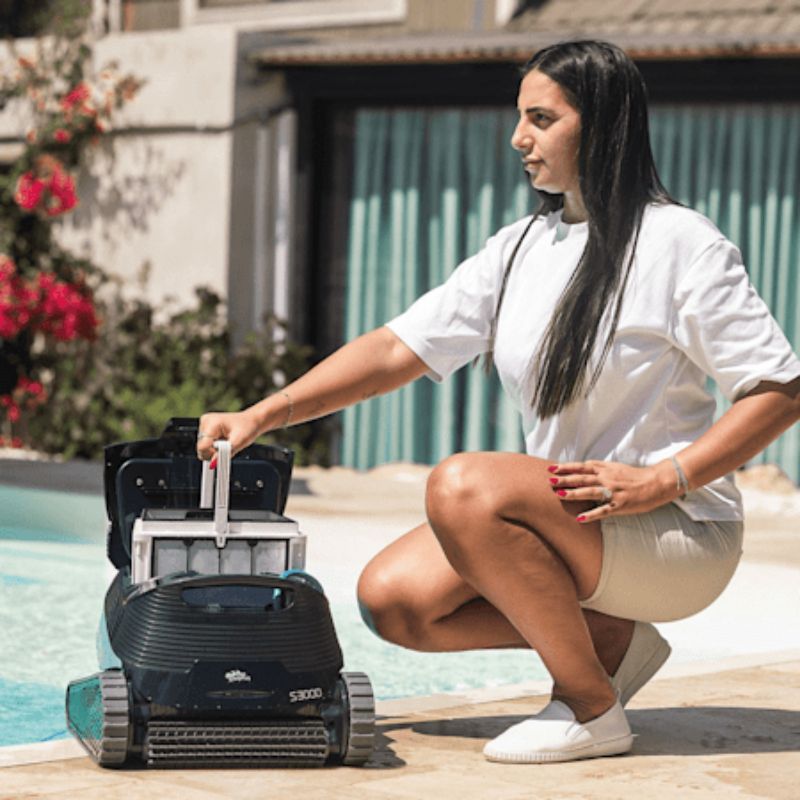 Dolphin S3000 Robotic Pool Cleaner - Image 4